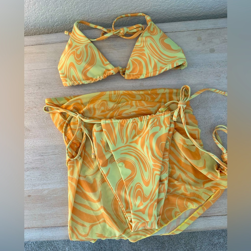 NEVER WORN ✨ Yellow & Orange bikini set with matching skirt